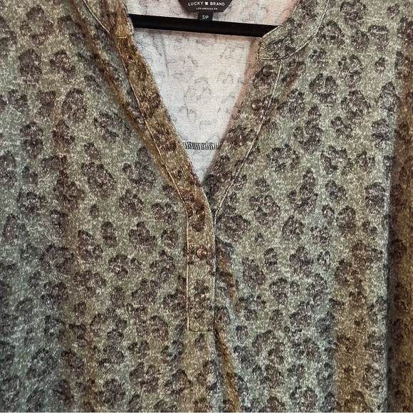 NWT Lucky Brand cheetah print blouse long sleeve shirt soft - Picture 2 of 6